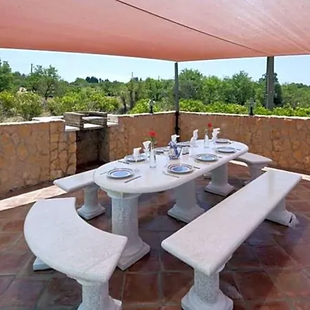 Carvoeiro Sleeps 12 Pool Air Con Wifi קארבואירו